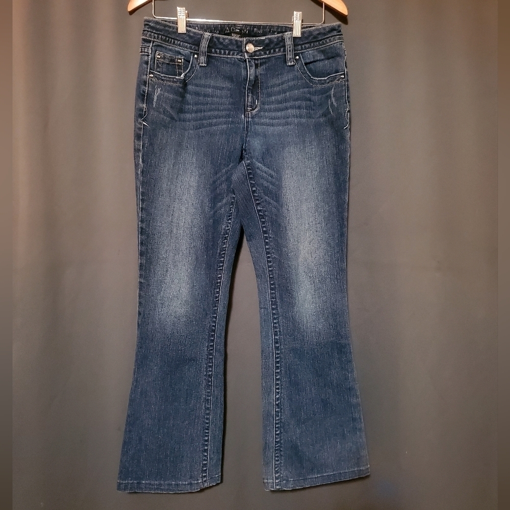 Apt. 9 Boot Cut Modern Fit Blue Jeans With Embellishments Size 10